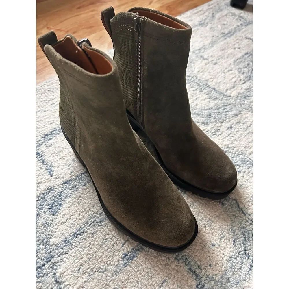 Zodiac green chunky heels boots suede size 7.5